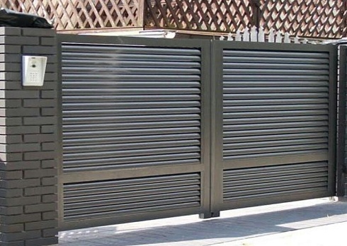 Распашные ворота жалюзи с типом заполнения Люкс 2500х1800 мм  в  Алушта! по низким ценам